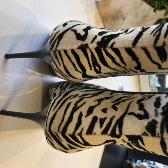 Saint Laurent Zebra Heeled Boot - Picture 4 of 5